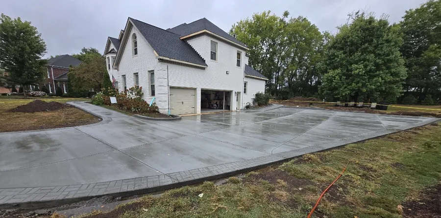 New concrete driveway with a stamped border, SC Concrete LLC in Middle Tennessee